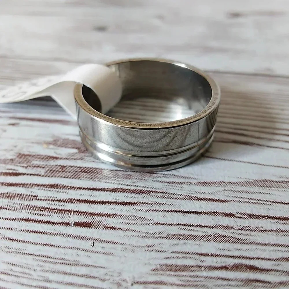 NIB Unisex Size 7.5 Dual-Grooved Stainless Steel Ring